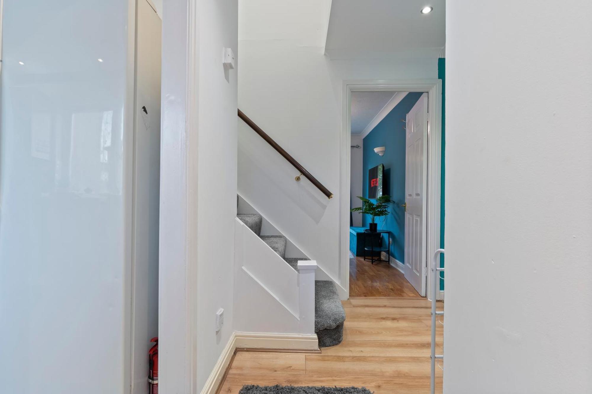 Lovely 4Br House In The City With Parking لندن المظهر الخارجي الصورة